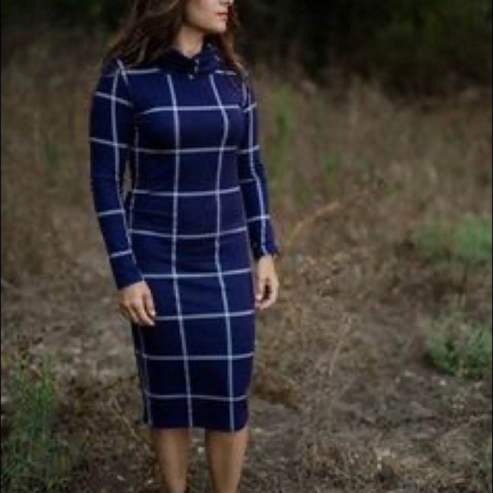 ✨HP✨Navy Plaid Cowl Neck Midi Dress
